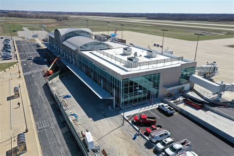 Midamerica airport - MidAmerica St. Louis Airport on Tuesday celebrated the completion of a $34 million, 41,000-square-foot expansion which nearly doubles the size of its terminal.